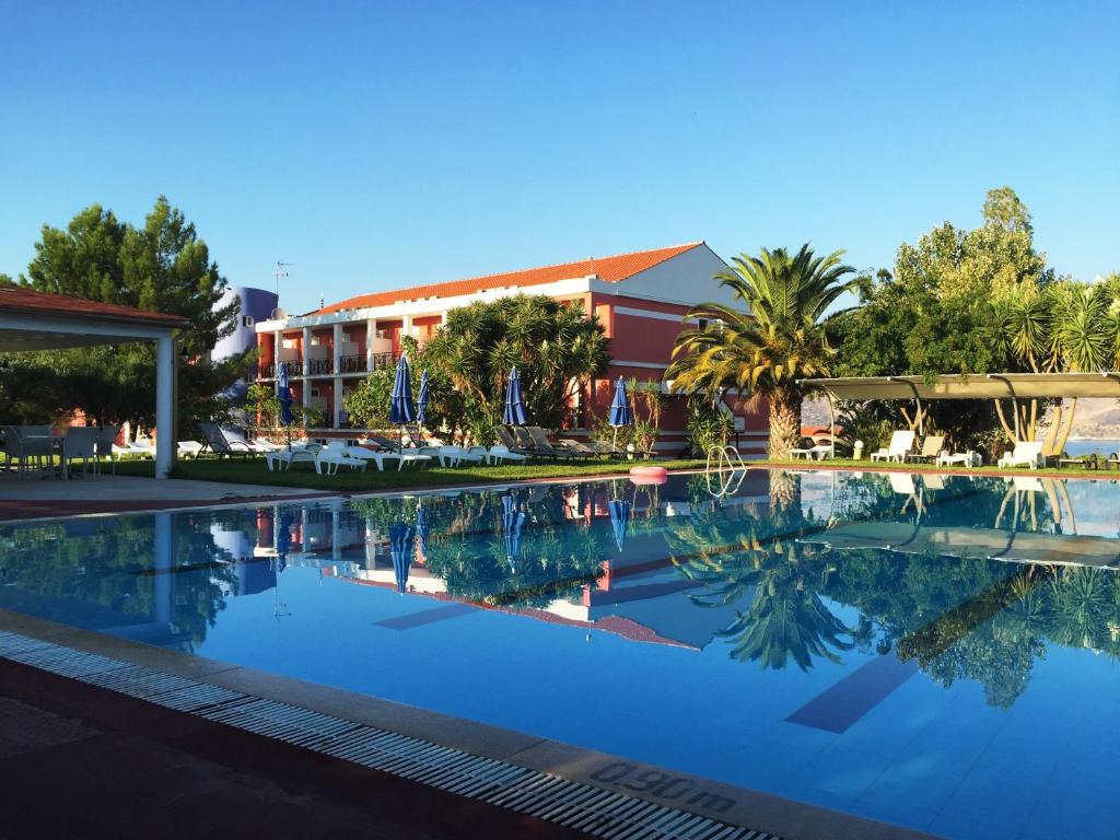 a large swimming pool in front of a hotel at Palatino Hotel in Lixouri