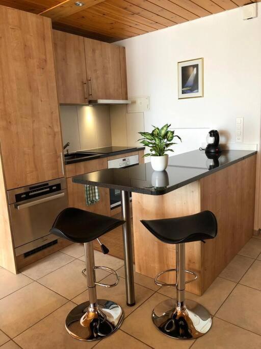 Kuchyň nebo kuchyňský kout v ubytování Ferienwohnung Arvenbüel Bergtraum über Amden