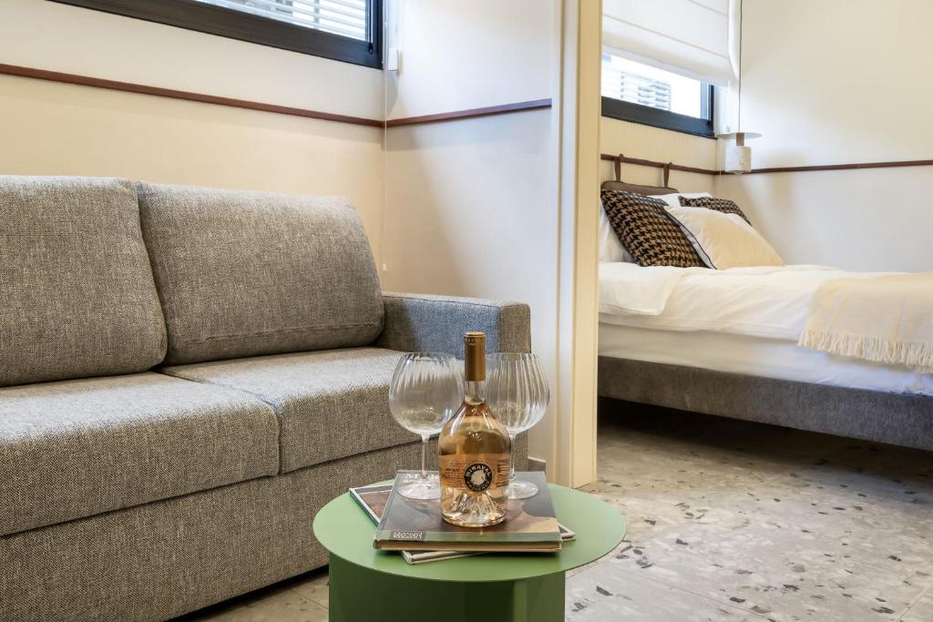 Postel nebo postele na pokoji v ubytování Mulan Hotel