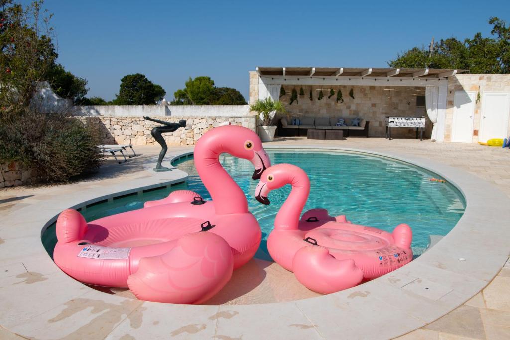 Bazén v ubytování Trulli Clematis with Pool nebo v jeho okolí