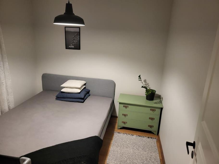 Postel nebo postele na pokoji v ubytování Hubane majake Kärdla südames ootab külalisi!