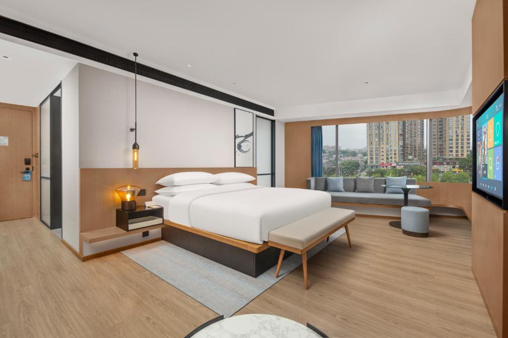 Fairfield by Marriott Changsha Yueluにあるベッド
