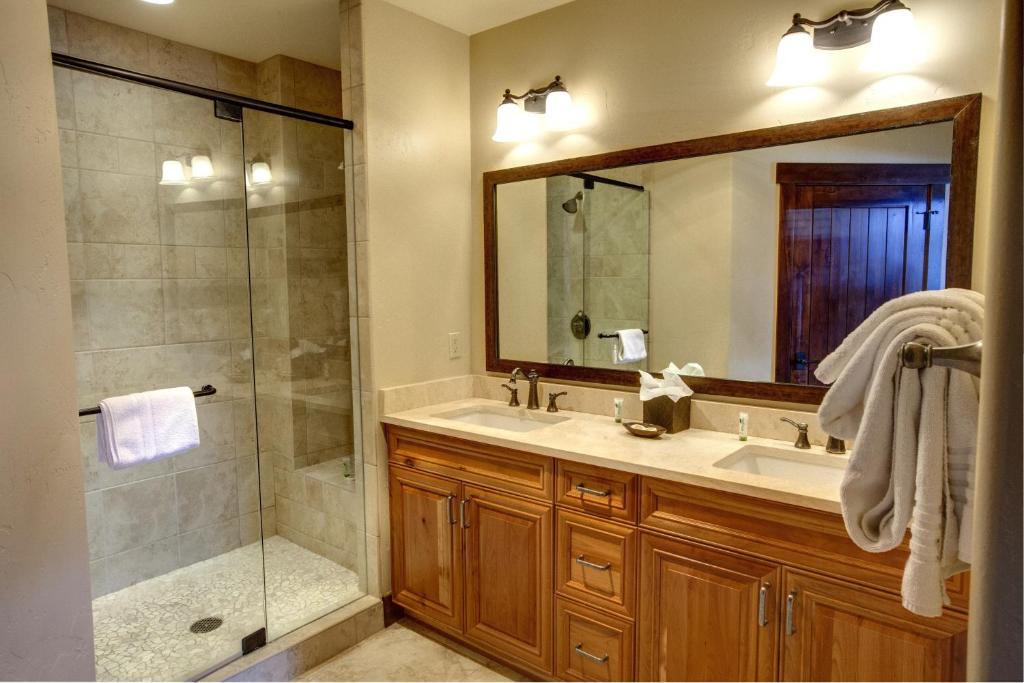 Crystal Peak Lodge By Vail Resorts - Luxury Three-Bedroom Apartment