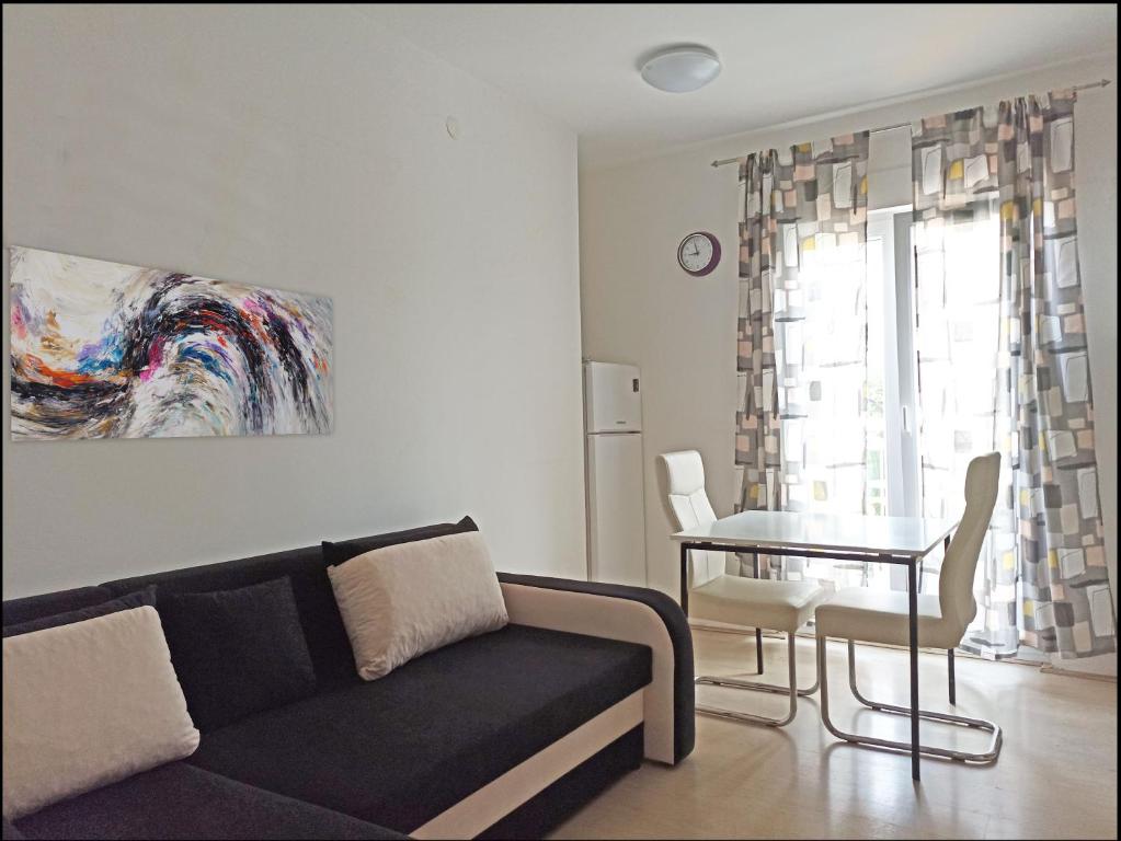Beach House Split - 
