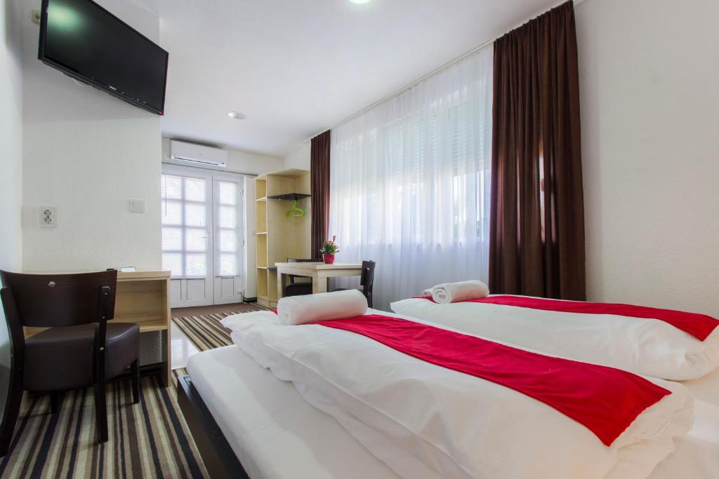 ParkCity rooms - Double Or Twin Room With Private Bathroom