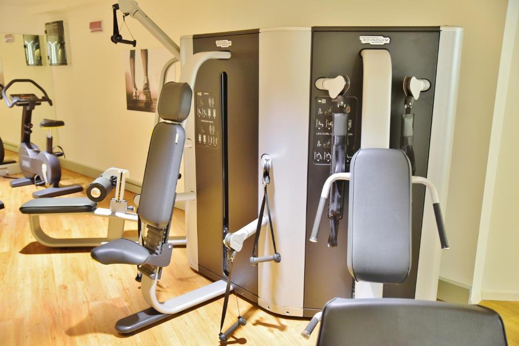 Fitness centrum a/nebo fitness zařízení v ubytování Hotel Montana