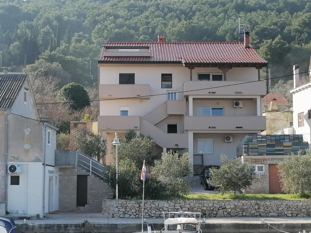 Budova, kde se apartmán nachází