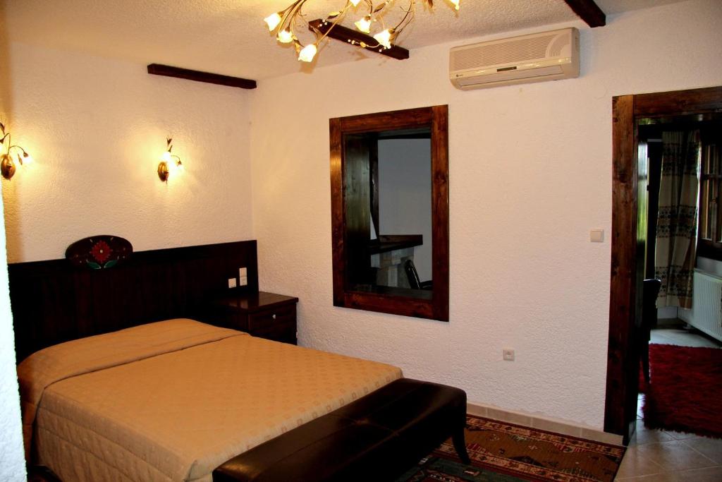 Postel nebo postele na pokoji v ubytování Hotel Taxiarches