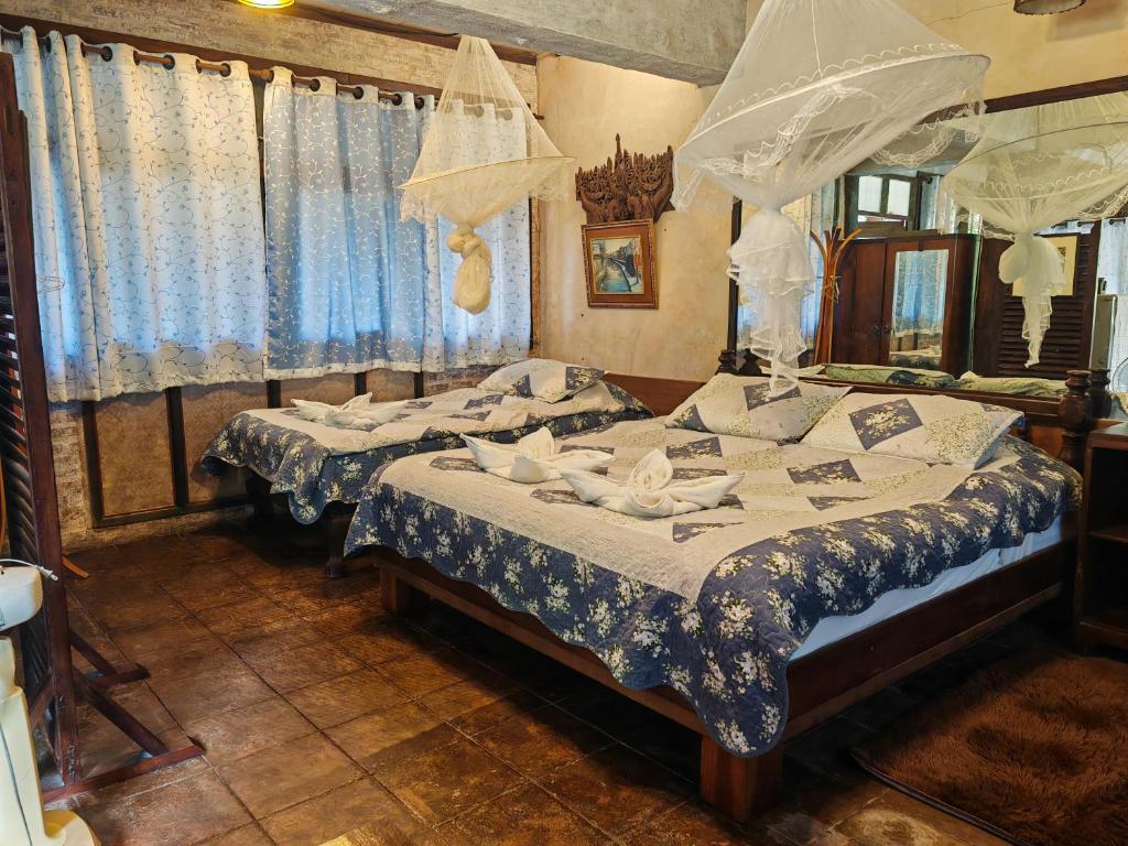 ธารทอง ลอดจ์ Tharnthong Lodge - Triple Room