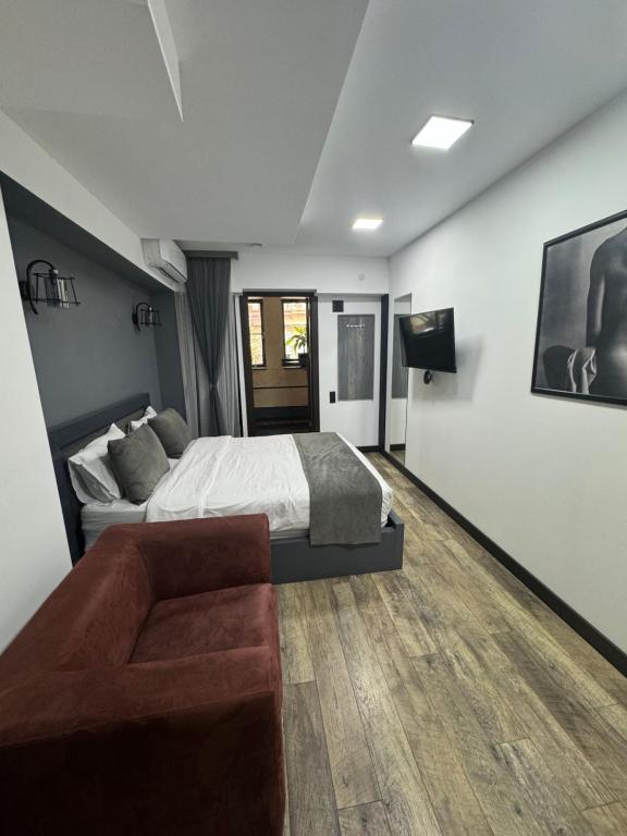 TV a/nebo společenská místnost v ubytování The Phoenix Boutique Hotel