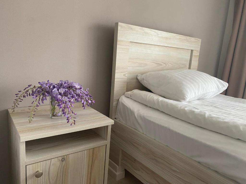 Postel nebo postele na pokoji v ubytování Chorna Skelya Resort & Wellness