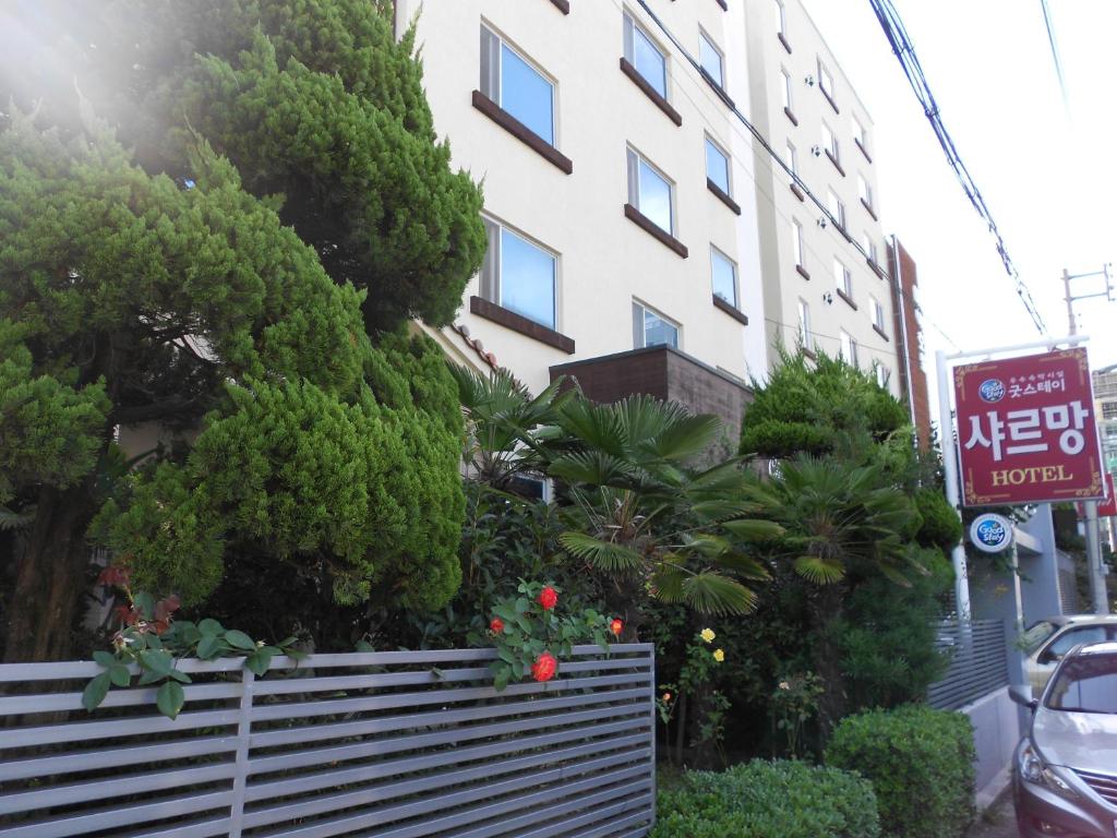 Bangunan di mana terletaknya hotel