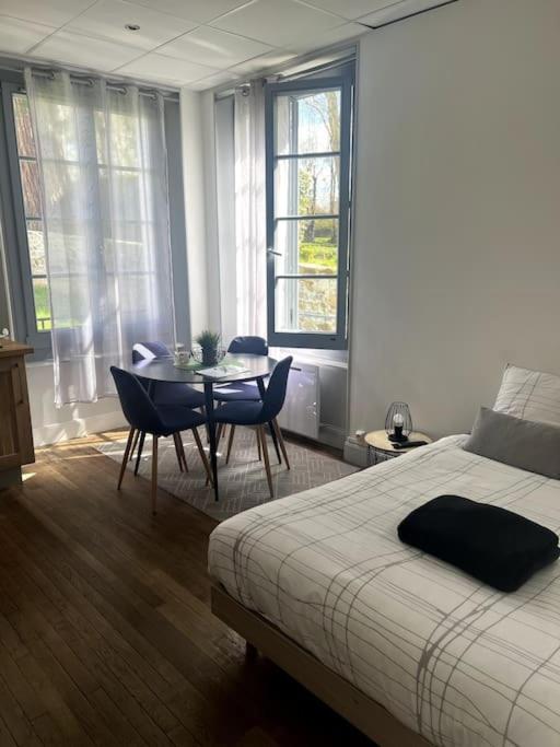 Posteľ alebo postele v izbe v ubytovaní Résidence Harmonie Appartement N 2 Meublé Avec Petit Déjeuner