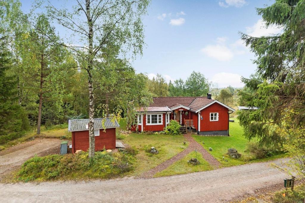 Idyllisch gelegenes ebenerdiges Ferienhaus mit Terrasse und Wintergarten mit traumhaften Blick in die Weite der Umgebung - Housity