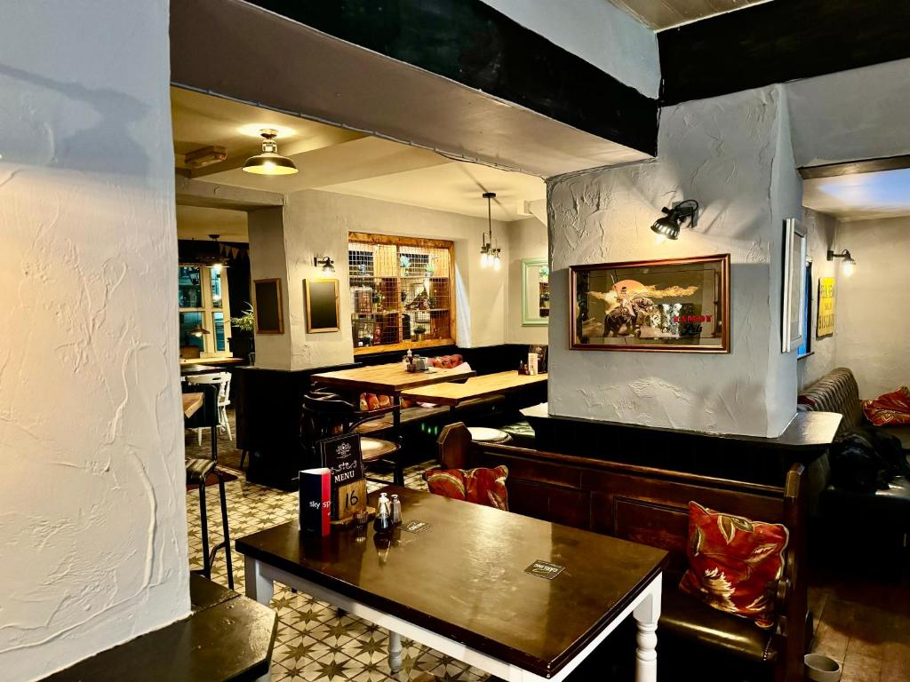 Lounge nebo bar v ubytování The Black Swan Hotel