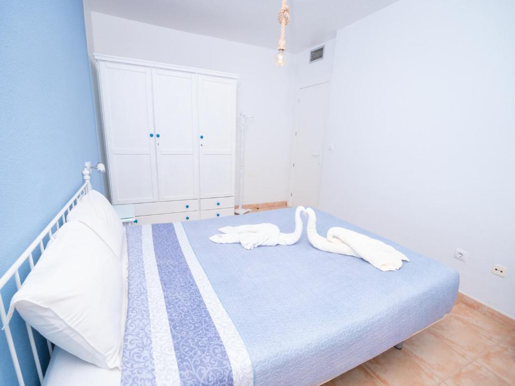 Posteľ alebo postele v izbe v ubytovaní Apartamentos El Calón Playa