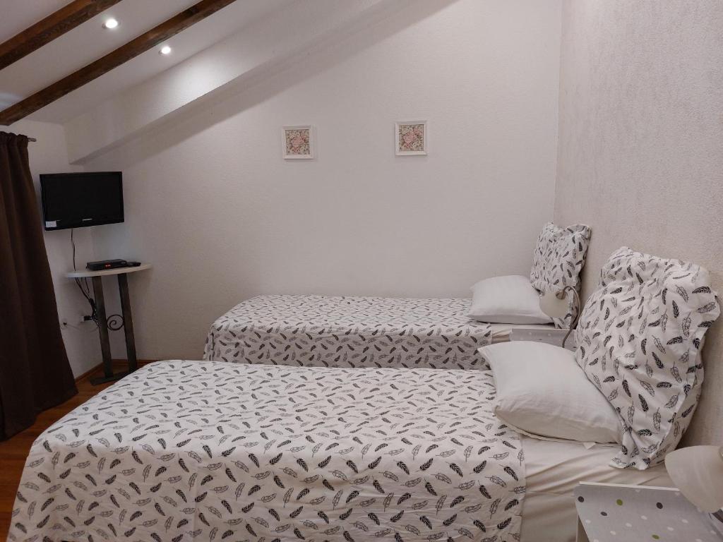 Posteľ alebo postele v izbe v ubytovaní Apt Lavender on Nincevica St-1 BR Apt 5 min to the Old Town of Split
