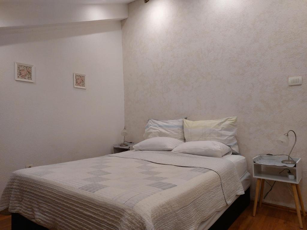 Posteľ alebo postele v izbe v ubytovaní Apt Lavender on Nincevica St-1 BR Apt 5 min to the Old Town of Split