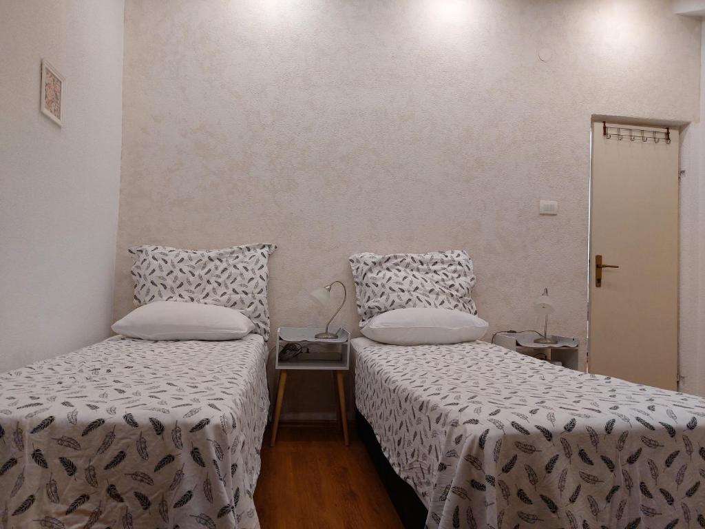 Posteľ alebo postele v izbe v ubytovaní Apt Lavender on Nincevica St-1 BR Apt 5 min to the Old Town of Split