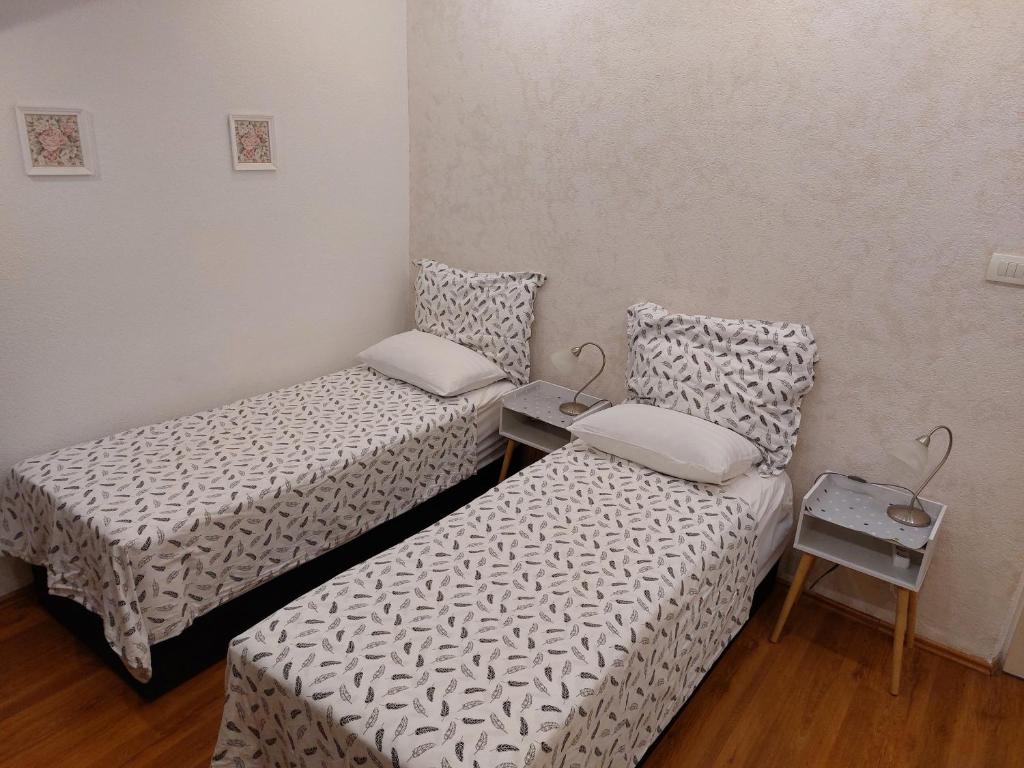 Posteľ alebo postele v izbe v ubytovaní Apt Lavender on Nincevica St-1 BR Apt 5 min to the Old Town of Split