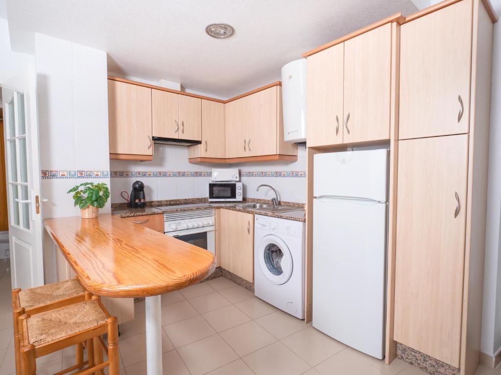 Kuchyňa alebo kuchynka v ubytovaní Apartamentos El Calón Playa