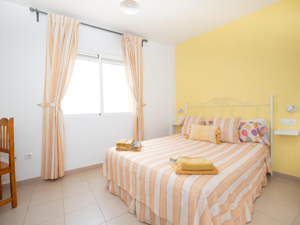 Posteľ alebo postele v izbe v ubytovaní Apartamentos El Calón Playa