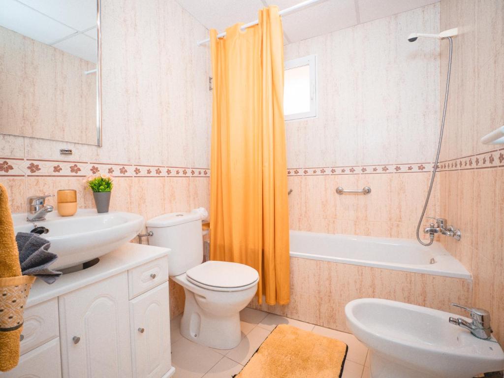 Kúpeľňa v ubytovaní Apartamentos El Calón Playa