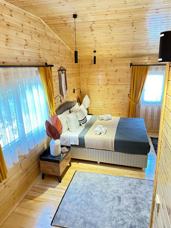 Postel nebo postele na pokoji v ubytování Cemils Guest House