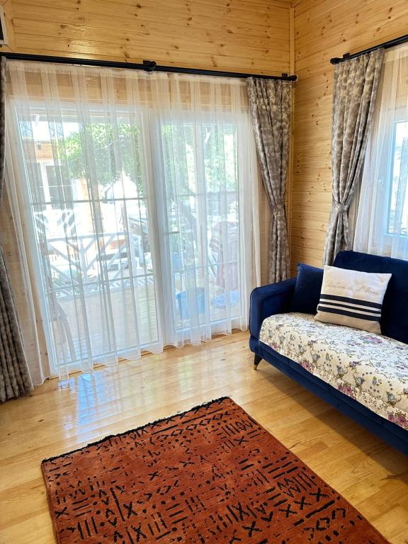 Postel nebo postele na pokoji v ubytování Cemils Guest House