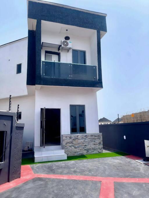 El edificio en el que está el departamento