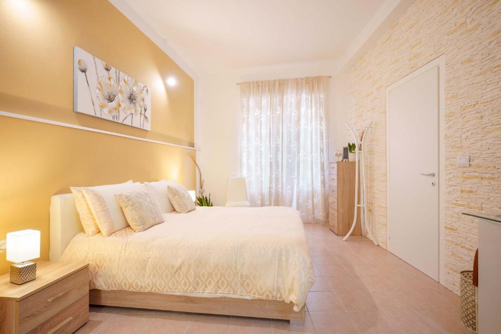 Postel nebo postele na pokoji v ubytování Montellino's Suite Oro