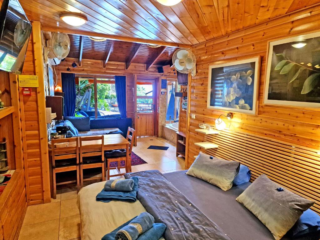 TV a/nebo společenská místnost v ubytování Ohn-Bar Guesthouse