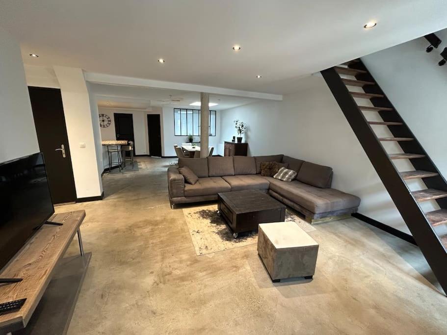 Χώρος καθιστικού στο Appartement loft Laval centre