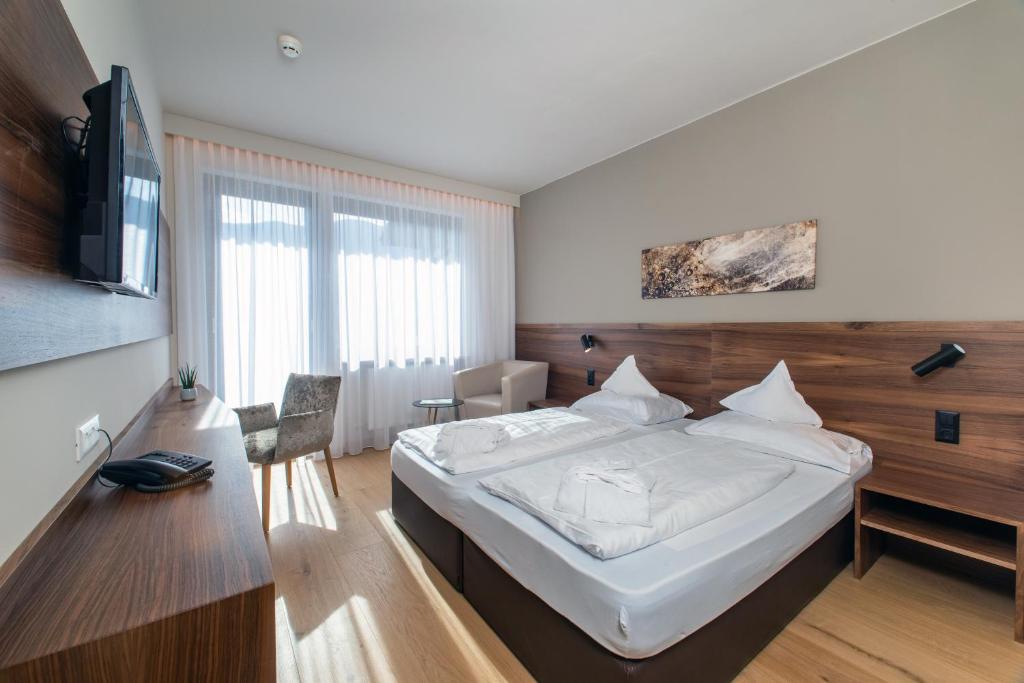 Postel nebo postele na pokoji v ubytování Hotel Ladurner
