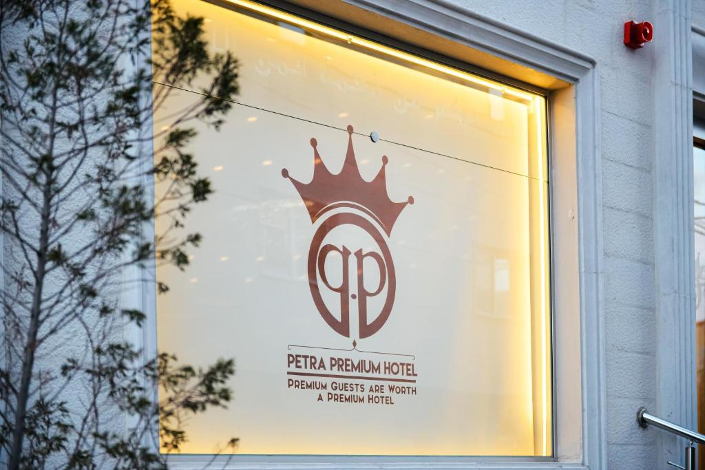 Certifikát, hodnocení, plakát nebo jiný dokument vystavený v ubytování Petra Premium Hotel