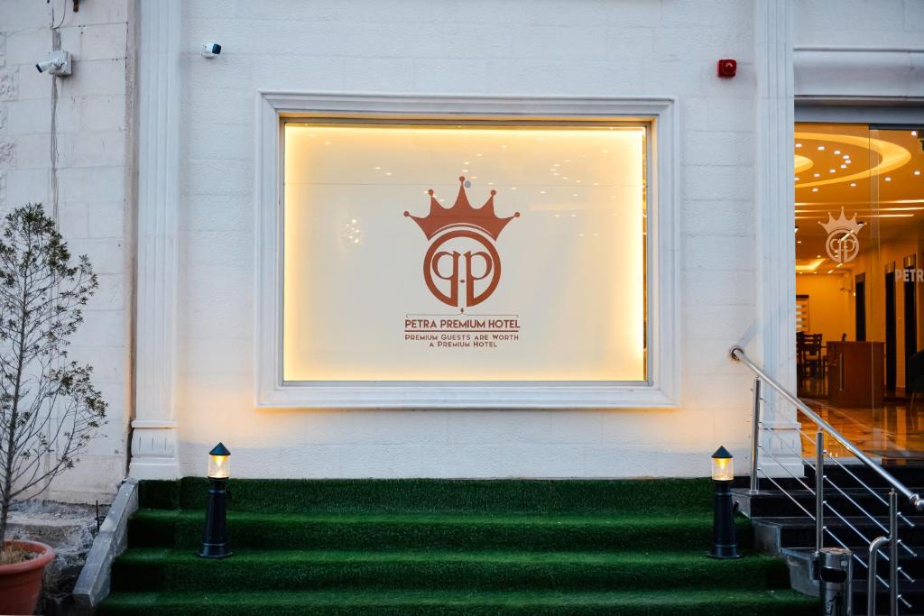 Certifikát, hodnocení, plakát nebo jiný dokument vystavený v ubytování Petra Premium Hotel