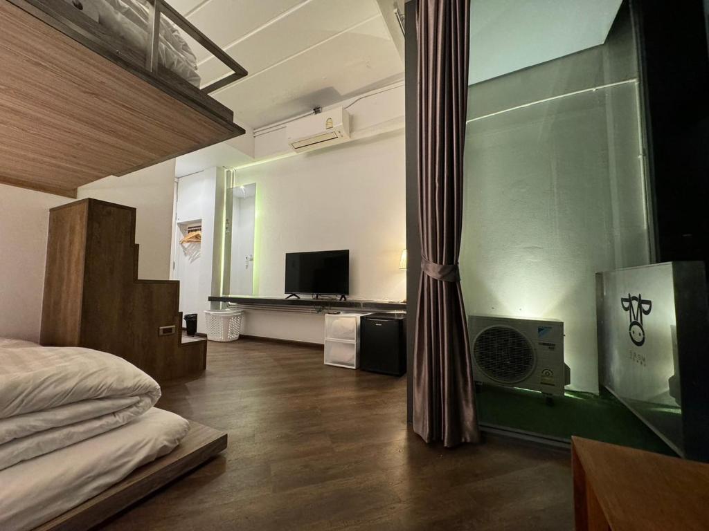 One More Space - Resim 22