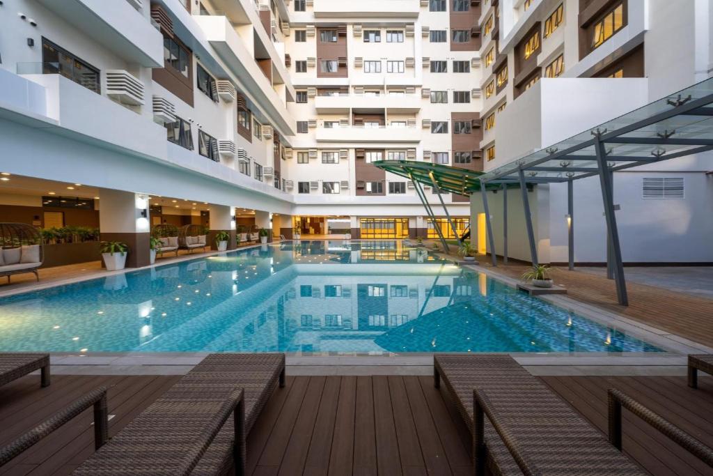 a swimming pool in the middle of a building at LD Cozy Condo Unit - BE Residences near Cebu IT Park in Cebu City