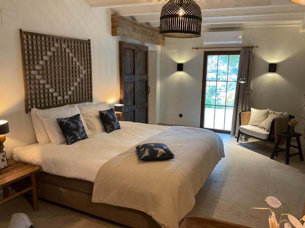 a bedroom with a large bed in a room at Hotel Finca La Mixtura, Restaurant Mélange in Ontinyent