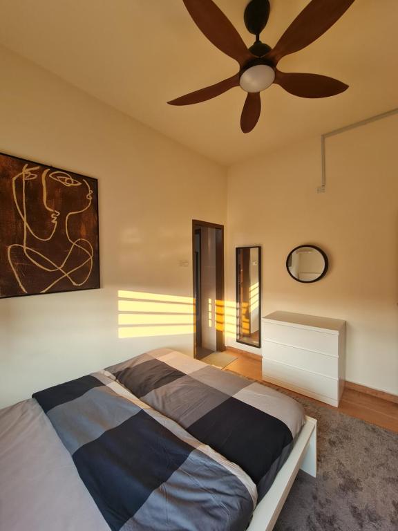 Postel nebo postele na pokoji v ubytování UniVilla- Ideal Family Home for 18pax