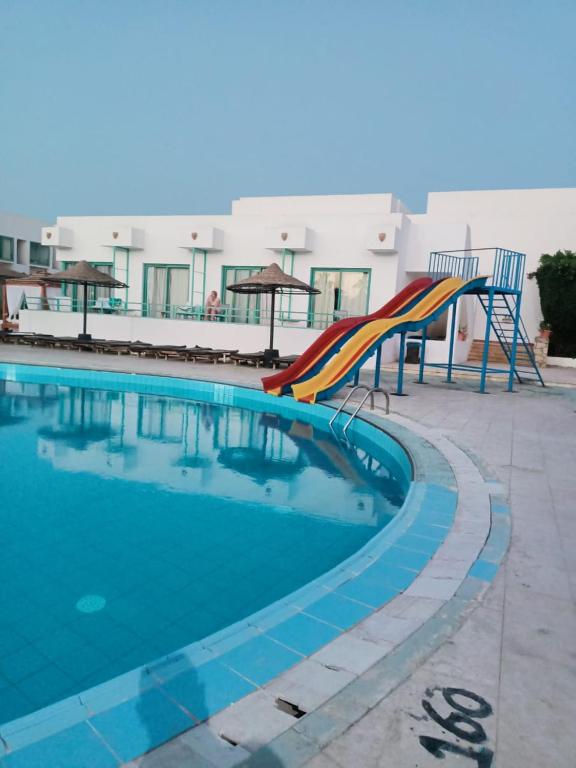 Bazén v ubytování Badawia Sharm Resort nebo v jeho okolí