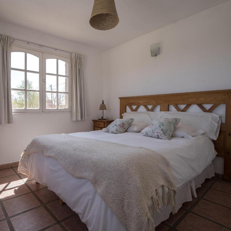 DOS AGUAS - Double Room With Private Bathroom