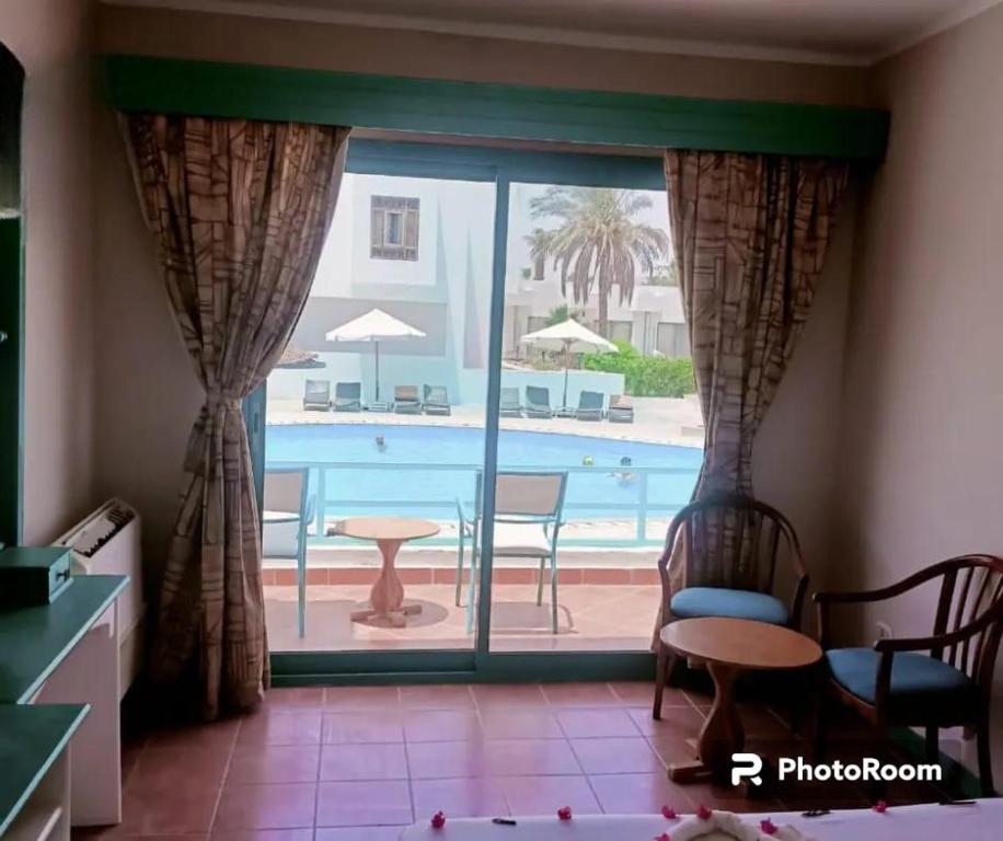 Bazén v ubytování Badawia Sharm Resort nebo v jeho okolí