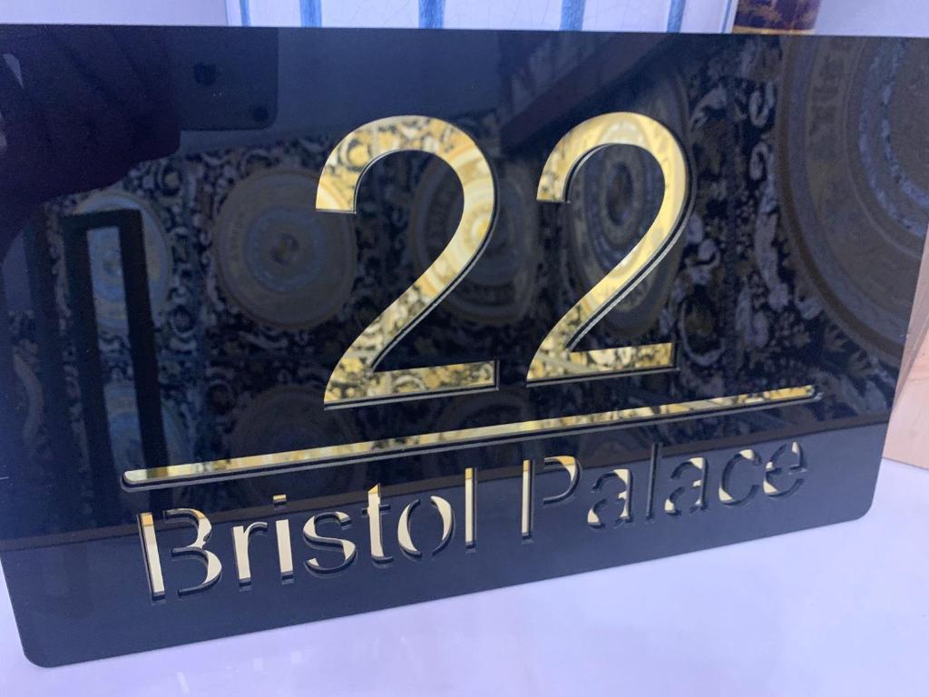 Certifikát, hodnocení, plakát nebo jiný dokument vystavený v ubytování bristol palace