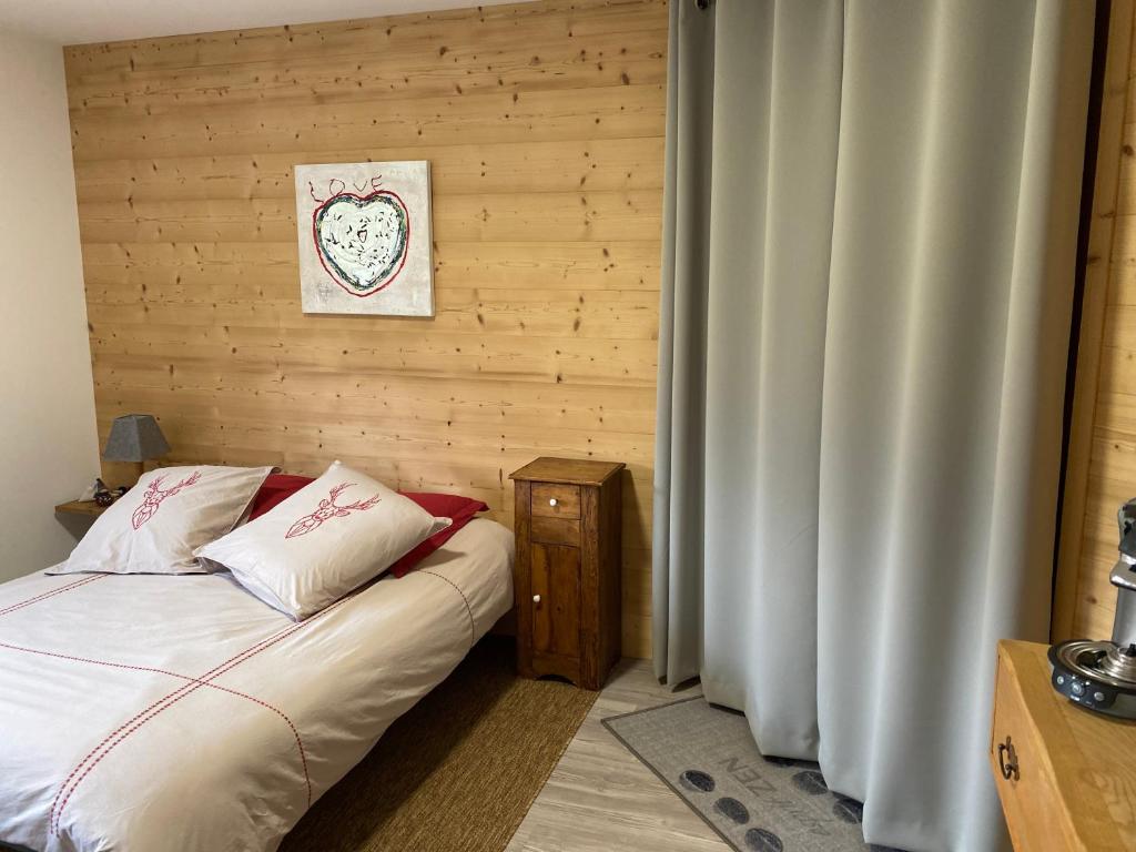 Postel nebo postele na pokoji v ubytování Chambre de la Tournette