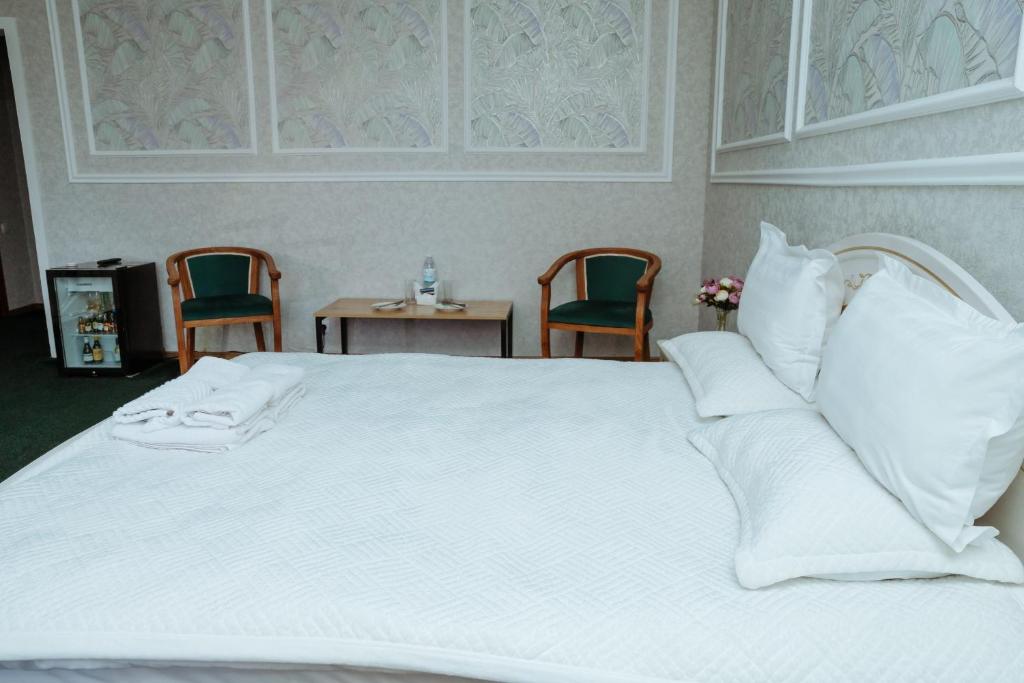 SELFIE + - One-Bedroom Suite