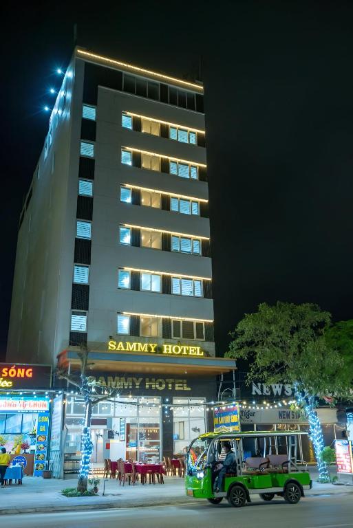 a green truck parked in front of a hotel at SAMMY Hotel - Khách sạn SAMMY in Giáp Vinh Yên