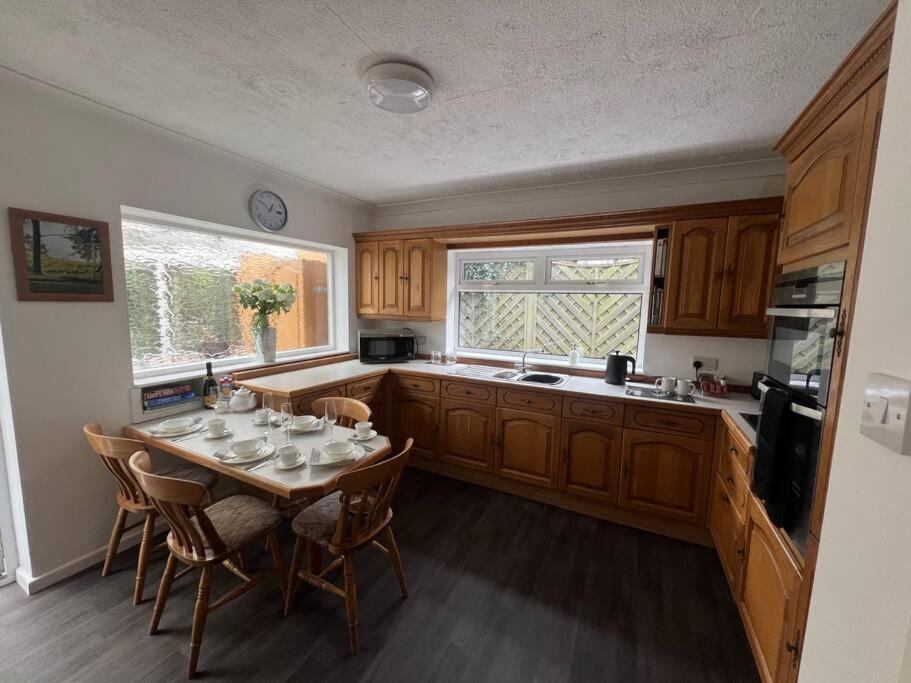 a kitchen with a table and chairs in a kitchen at 4 bed countryside home near Solihull & NEC - Sleeps 8 in Solihull
