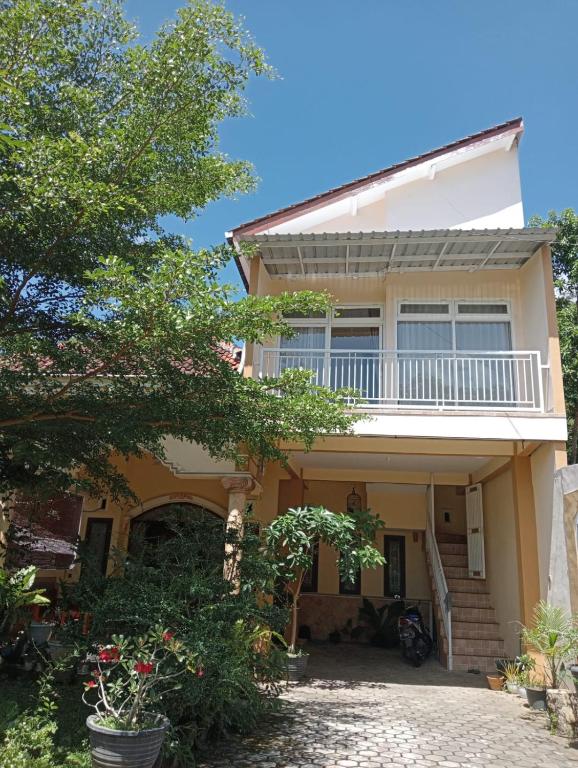 a view of the front of a house at Luchis HOME Ijen in Banyuwangi