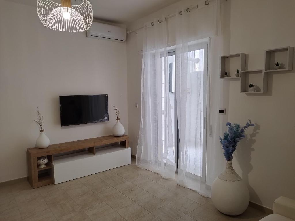 TV a/nebo společenská místnost v ubytování IL BORGO ANTICO - TORRE A MARE